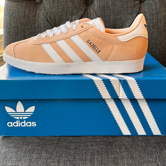 adidas Gazelle Sneakers in blush pink and White - Picture 3 of 13